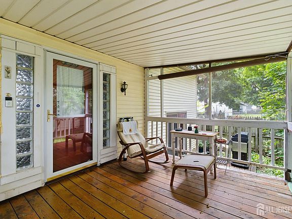 5th image of 43 1/2 Carlton Ave