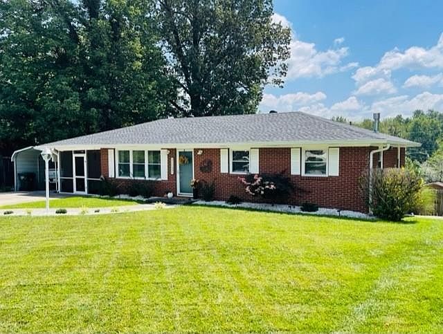 1st image of 122 Woodlawn Dr