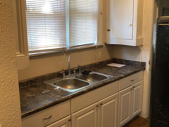 4th image of 709 Olive St
