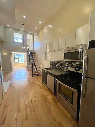 323 Melrose St #3F Photo 1
