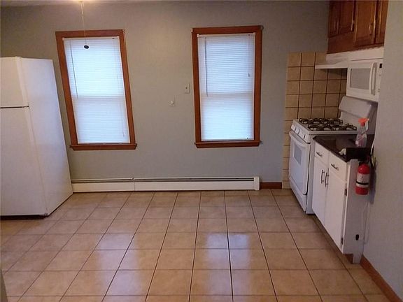 3rd image of 96 Ivy St