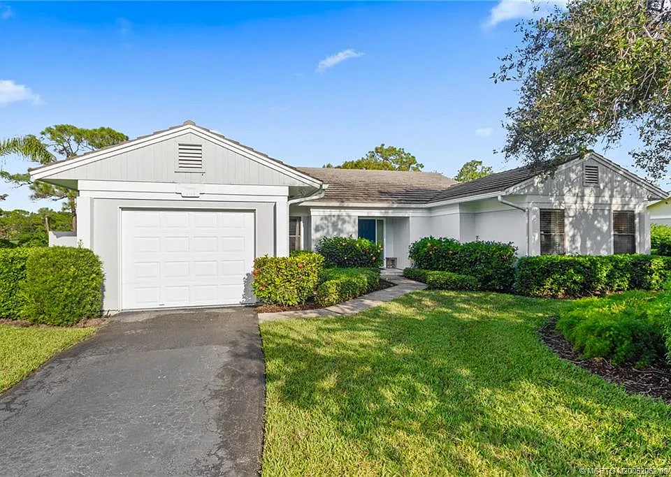 2108 NW Greenbriar Ln