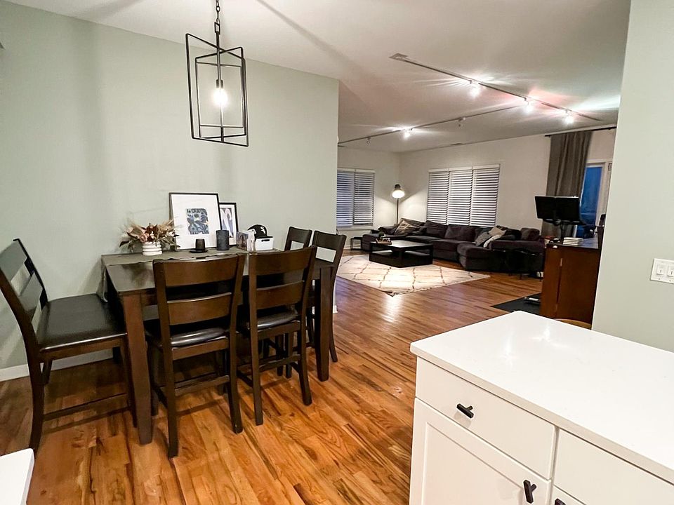 Kitchen & dining area - open concept