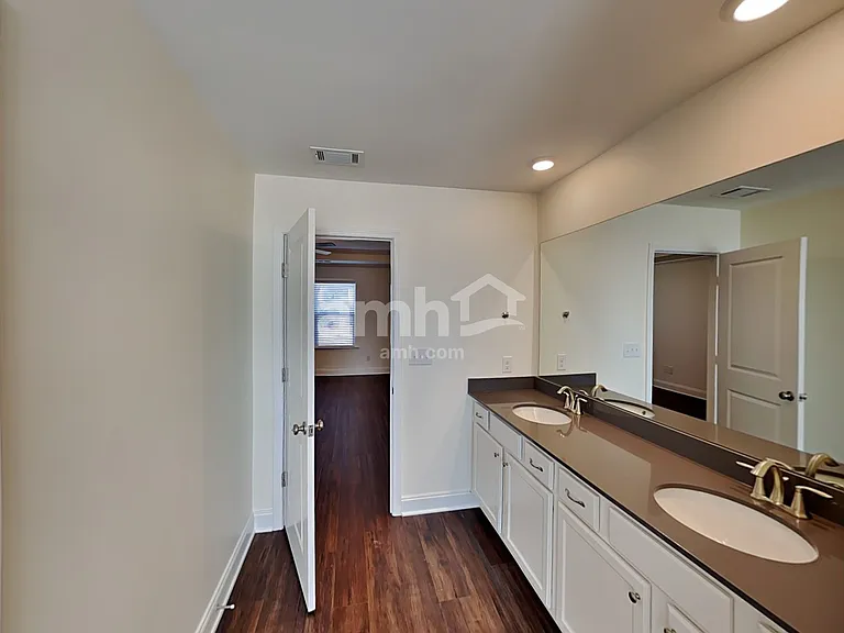 2028 Williamshire Ln — Photo 15
