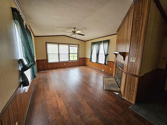 4th image of 4 Noble Ln