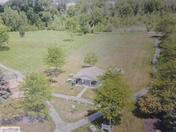 53823 Colette Ct, Chesterfield, MI 48051