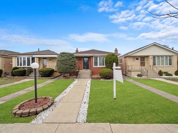 7754 Moody Ave, Burbank, IL 60459