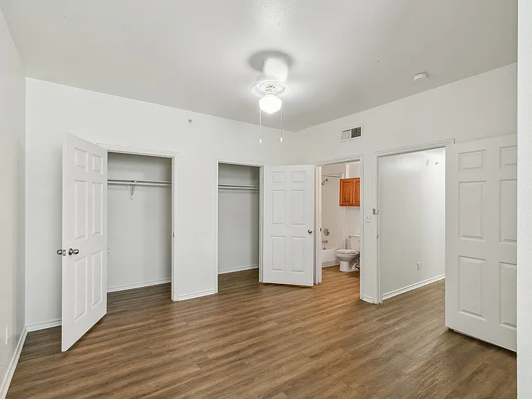 Cypress View Villas Apartments — Photo 6