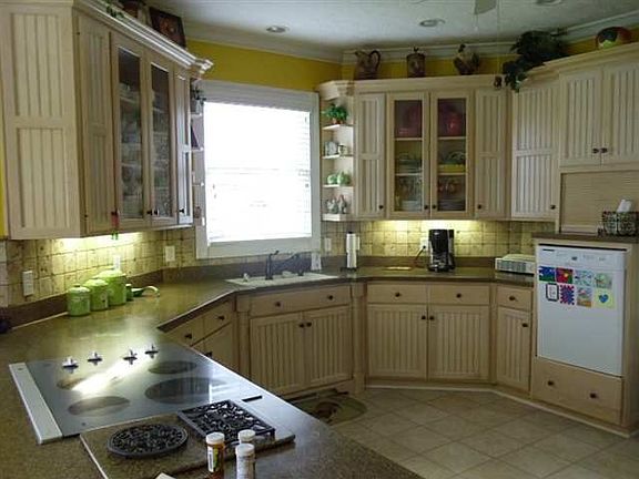 4th image of 111 Iroquois Cir