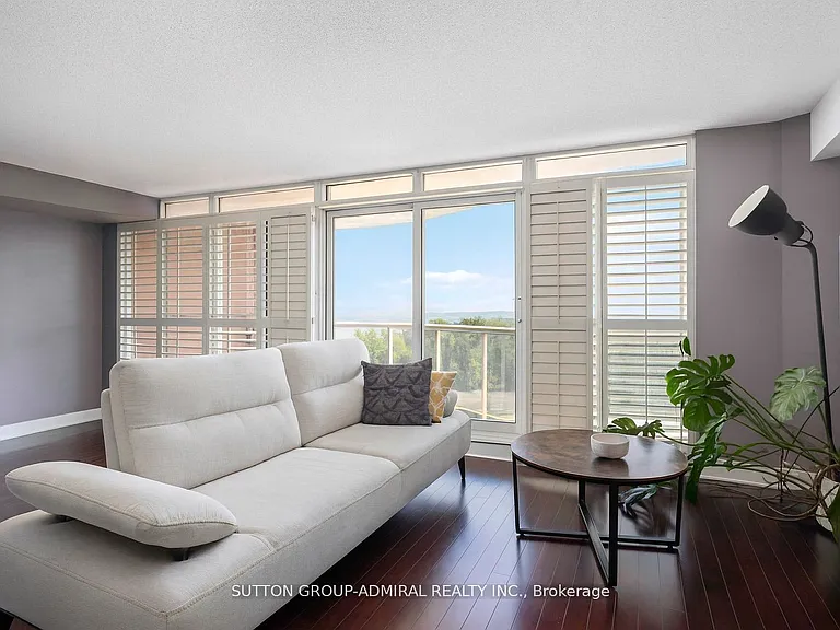 550 Queens Quay W #726 — Photo 1