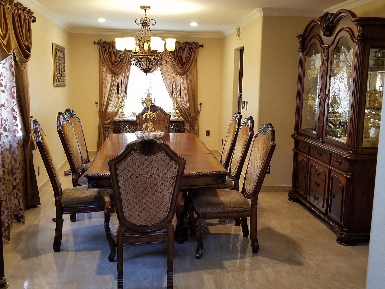 4 bed, 2.5 bath, 1700 sqft, $3,995 — Photo 1