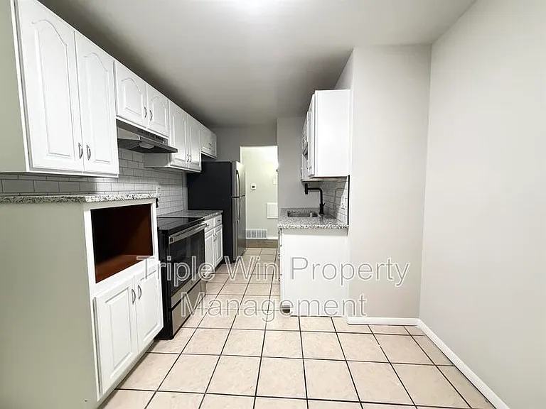 10805 Landseer Dr — Photo 12