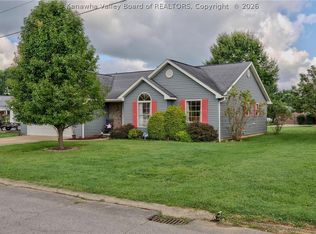 101 Gibbs St, Ravenswood, WV 26164