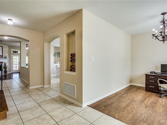 5th image of 312 Hillside Dr