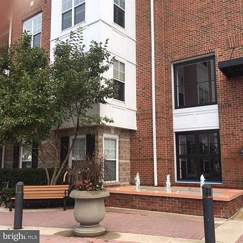 1st image of 501 Hungerford Dr APT 221