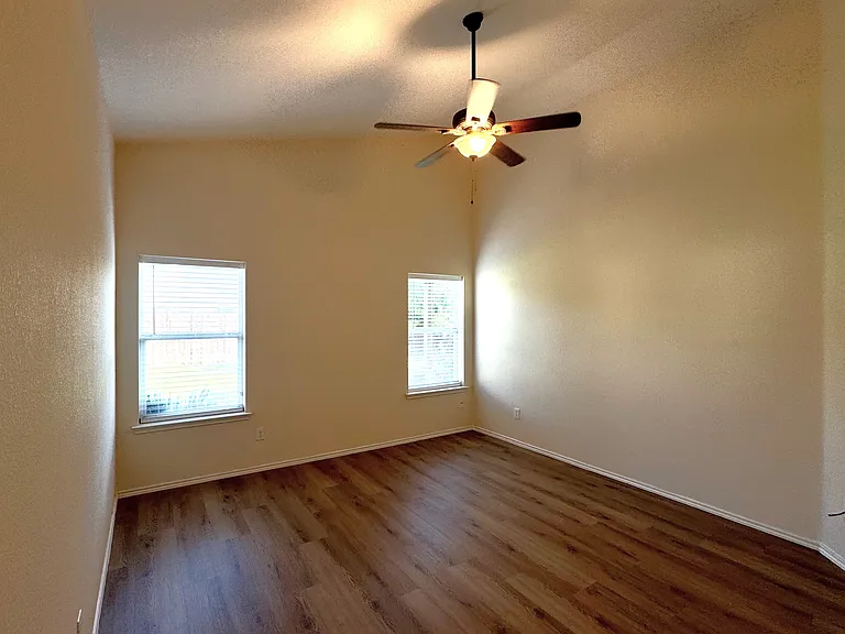 5301 Comanche Wells Dr — Photo 7