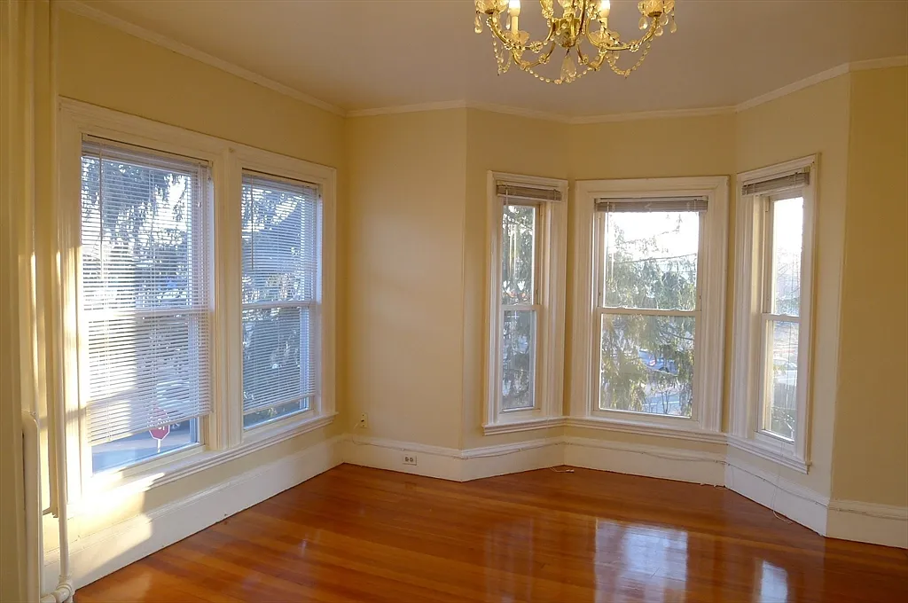 3 bed, 1.5 bath, 1730 sqft, $3,500 — Photo 1