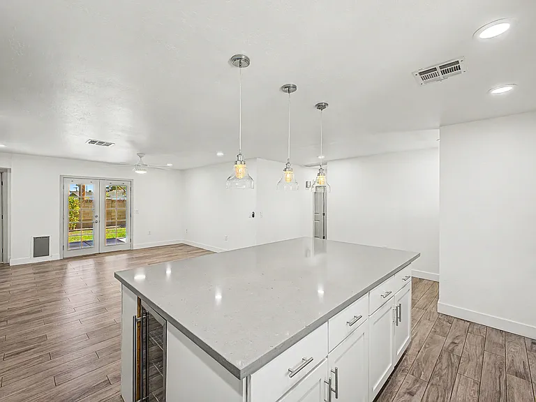 8129 E Oak St — Photo 6