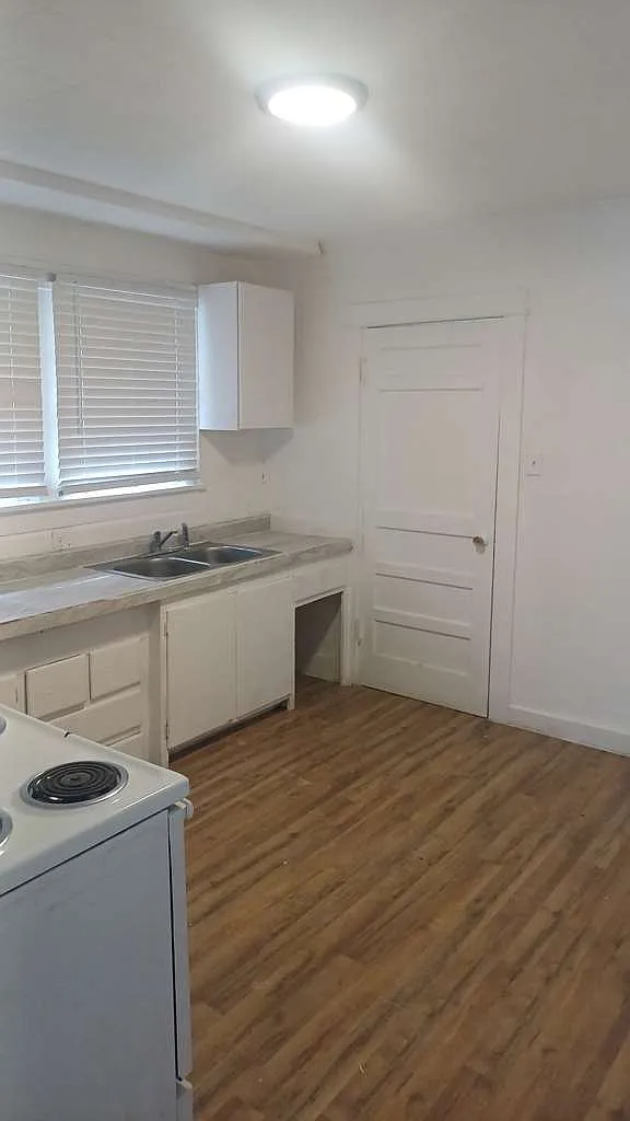 2 bed, 726 sqft, $1,225 — Photo 3