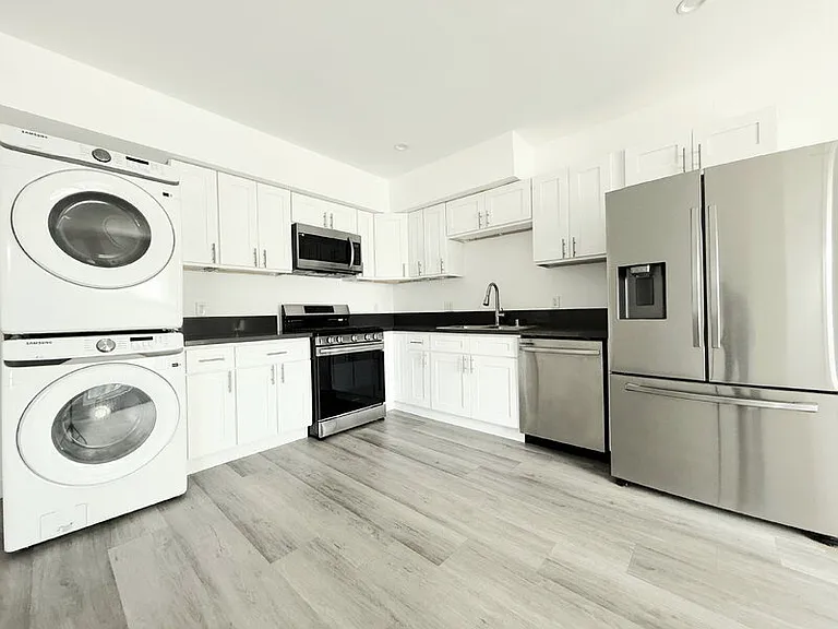 1260 Leighton Ave — Photo 3