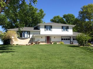 220 Cedar Trl, York, NE 68467