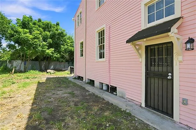 2 bed, 1.0 bath, 892 sqft, $1,500 — Photo 2