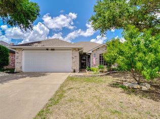 936 Silver Streak Dr, Saginaw, TX 76131