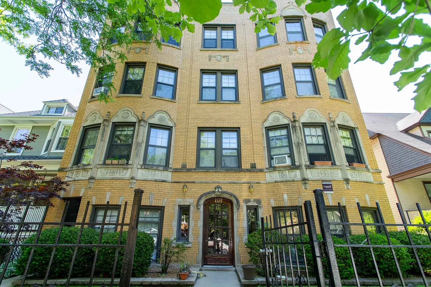 4325-29 N. Hermitage — Photo 2