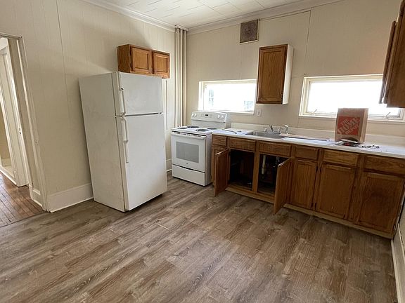 5th image of 276 Yates St #1