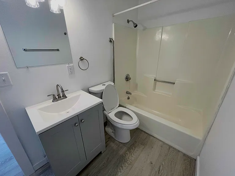903 Genrich St #C — Photo 13