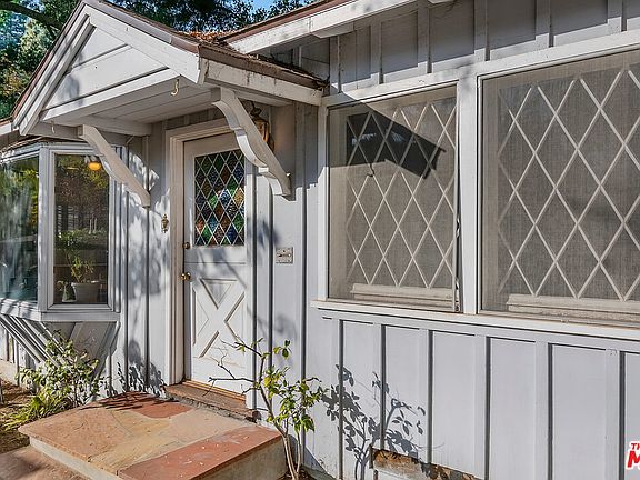 3rd image of 2724 N Beverly Glen Blvd