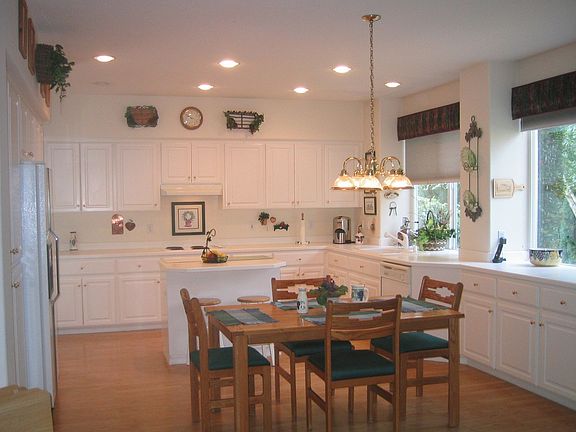 Kitchen-Tons of Storage