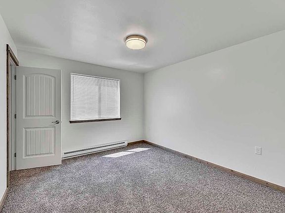 3rd image of 931 Gibbon Rd #3