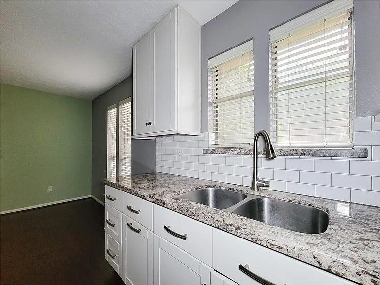 2815 Cambridge Ln — Photo 14
