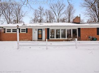 33870 Cotswold St, Farmington Hills, MI 48335