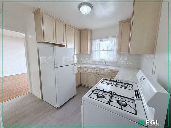 5th image of 807 N Martel Ave #1/4