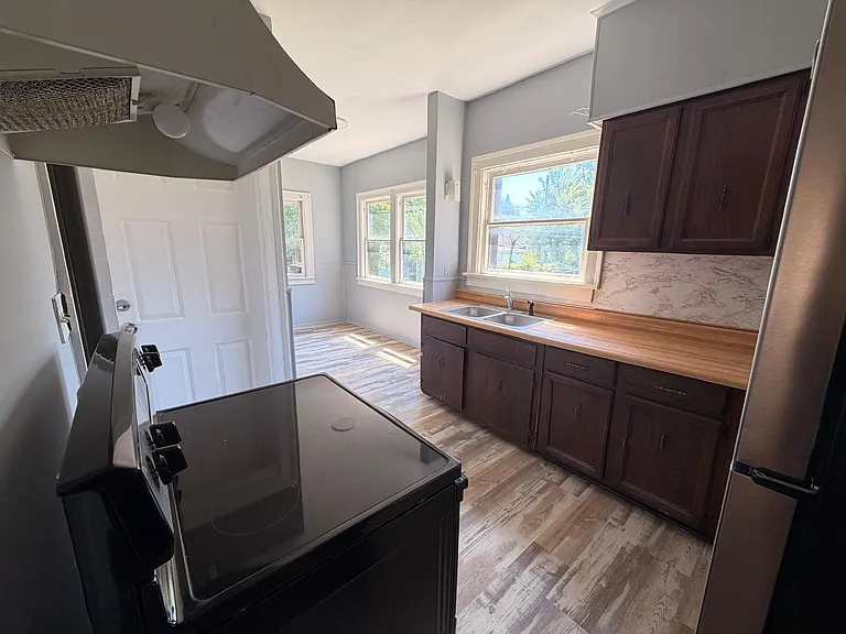 2042 Joffre Ave #1 — Photo 10