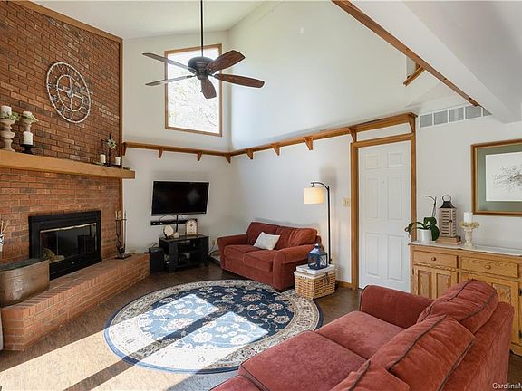 4th image of 23 Westwind Dr