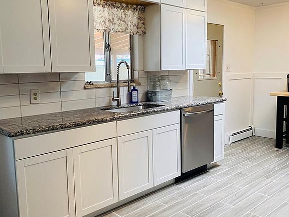 5th image of 71 Fordham Cir