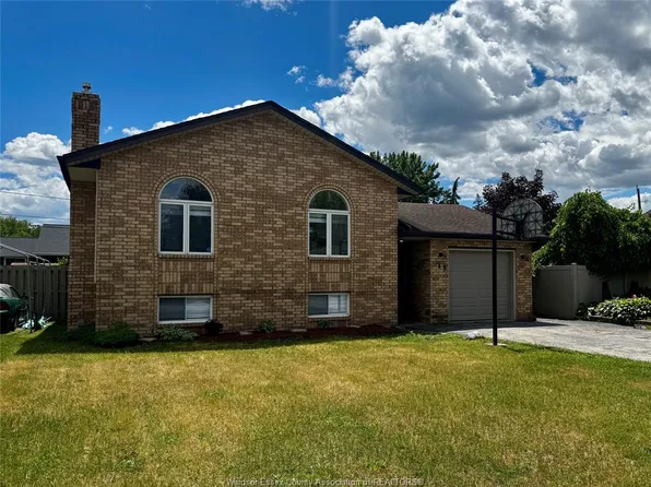 266 Bouffard Rd, Lasalle, ON N9J 1G1