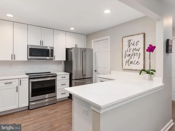 2900 Shipmaster Way APT 302, Annapolis, MD 21401