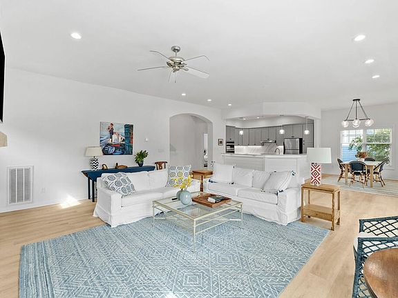 3rd image of 11 Kings Ct