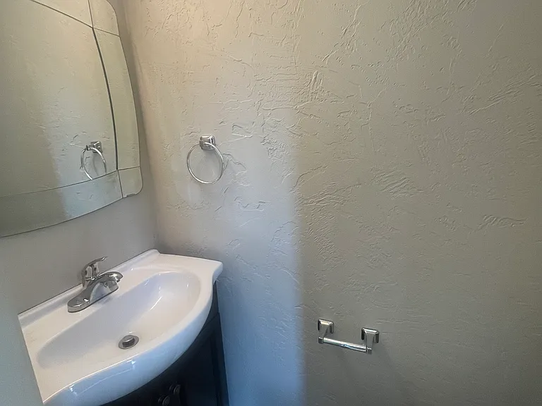 127 Old Meadow Rd — Photo 5