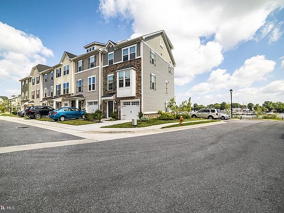 2nd image of 8234 Secluded Cove Ln