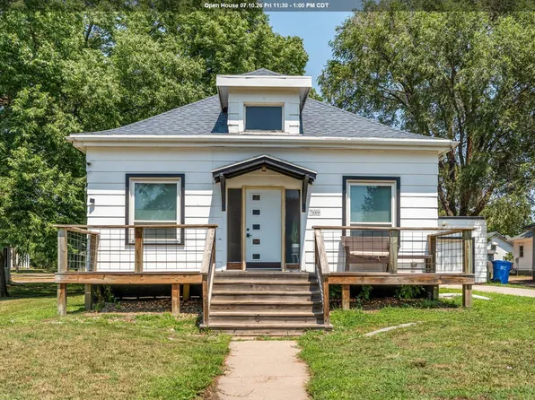 708 E Main St, Vermillion, SD 57069
