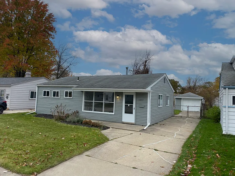 1615 E Greig Ave — Photo 3