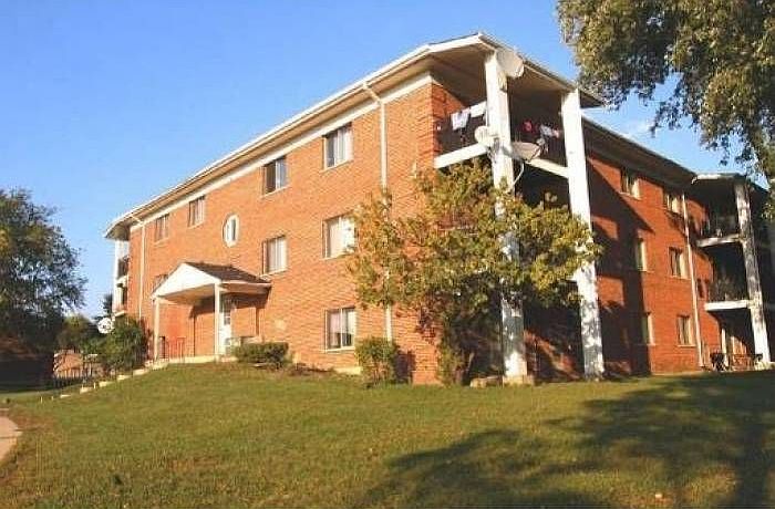 1986 W Algonquin Rd.