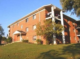 1986 W Algonquin Rd APT 4C, Mount Prospect, IL 60056