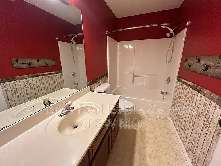 216 E Robin Rd — Photo 12