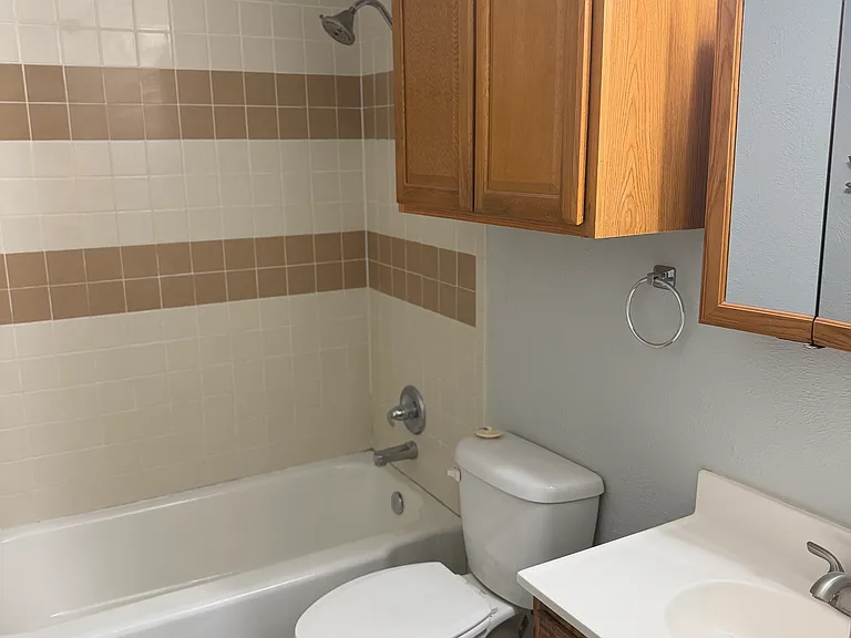 5225 Floyd Ave — Photo 4